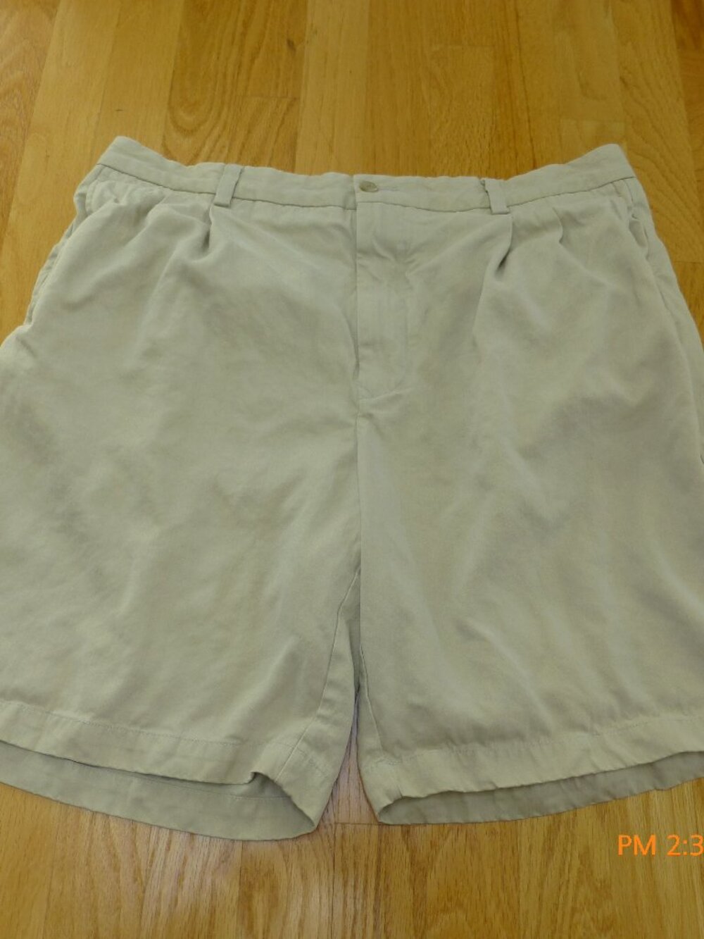 Tommy Bahama Mens Silk Blend Pleated Khaki Shorts Size 36 Casual Golf Preppy